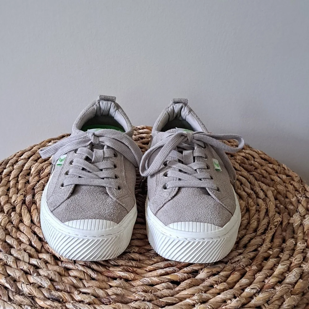 CARIUMA Womens Ona Gray Suede Low Top Casual/Athleisure Sneakers US7/EU38‎